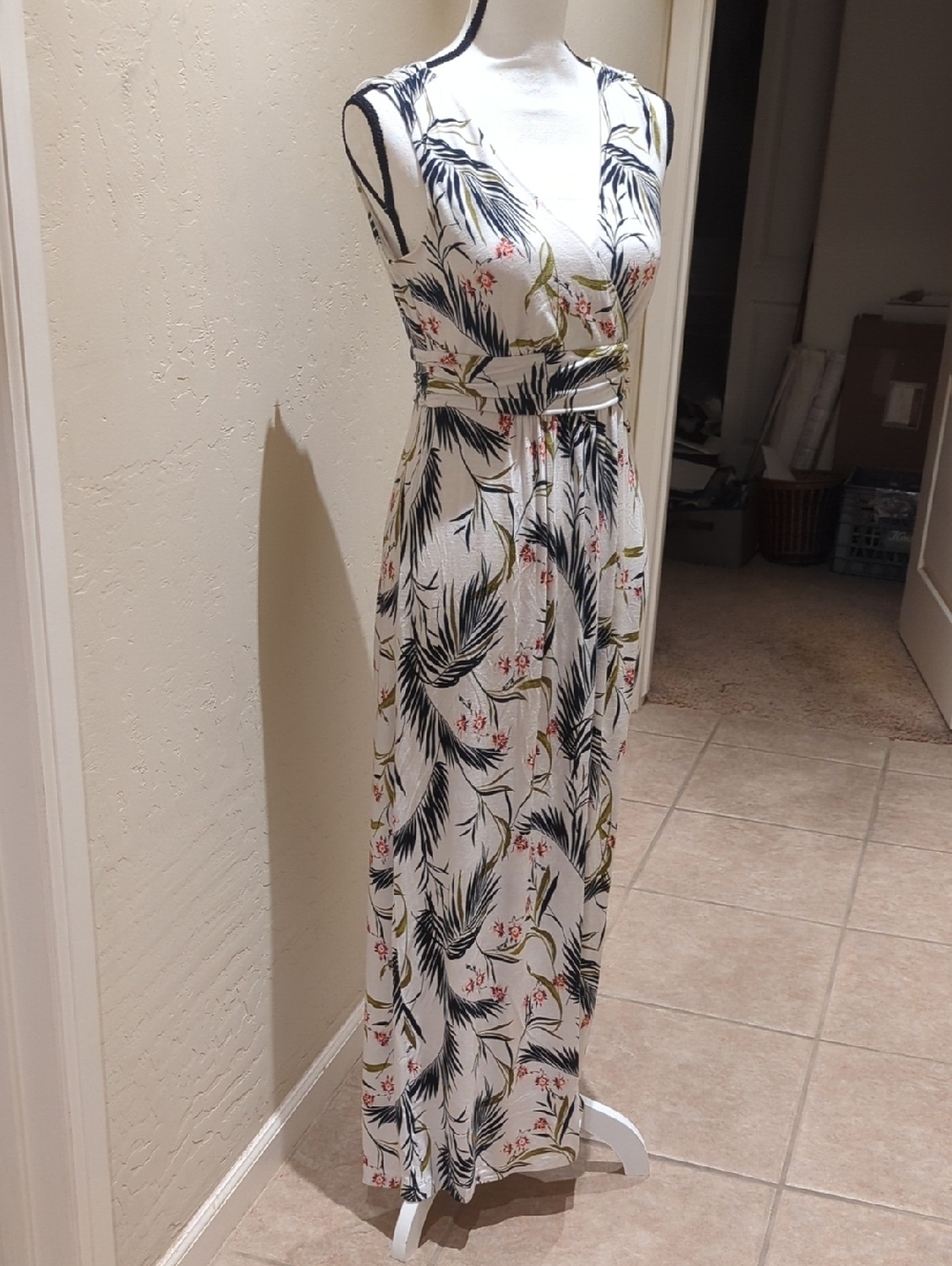 Ann Taylor White Tropical Print Sleeveless V-Neck Maxi Dress